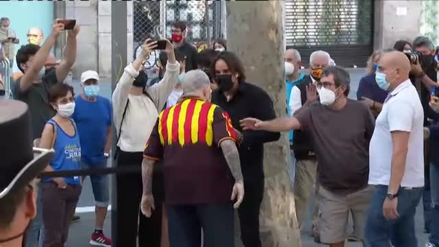 Momentos de tensión en la ofrenda floral a Rafael Casanova