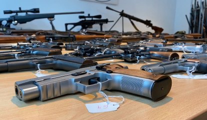 374 armes saisies par la police dans le cadre d’une enquête pour trafic