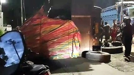 Dongkrak Lepas Truk Terbalik Timpa Mekanik Hinga Tewas Ditempat