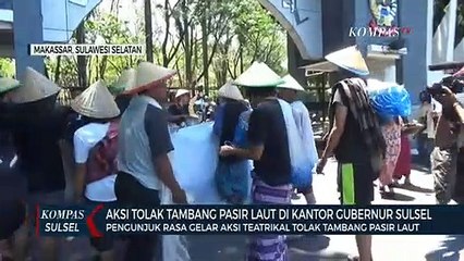 Télécharger la video: Pengunjuk Rasa Gelar Aksi Teaterikal Tolak Tambang Pasir Laut