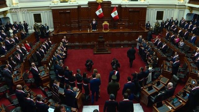 Vizcarra se defende de acusações