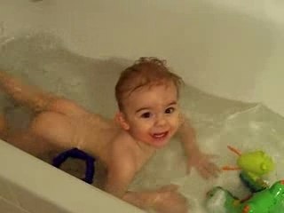 Timothée dans le bain