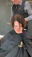 Transformação do Incrível para um Corte de Cabelo Curto Pixie