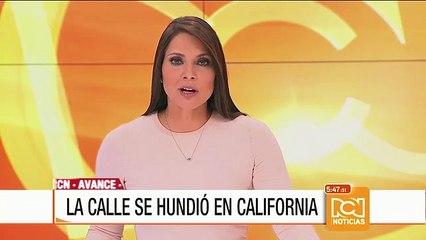 Gigantesco hueco se abrió al paso de los vehículos en carretera de EE.UU.