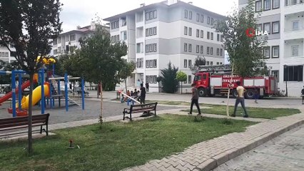 Erzincan'da şiddetli rüzgar çatıları uçurdu