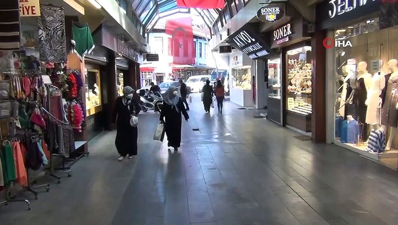 Kuyumcudan altın çalan hırsız kamerada... Yakalanınca yalvardı