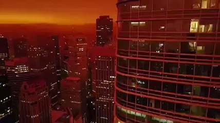 Incendi California, panorama spettrale a San Francisco: cielo arancione e fari accesi in pieno giorno