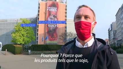 Bruxelles: action de Greenpeace pour dénoncer une Europe "complice des incendies en Amazonie"