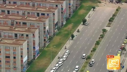 Sobrevuelo por fachadas de edificios pintadas por jóvenes