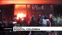 شاهد: مقتل محامي على يد الشرطة يتسبب في أعمال شغب وسقوط ضحايا في كولومبيا