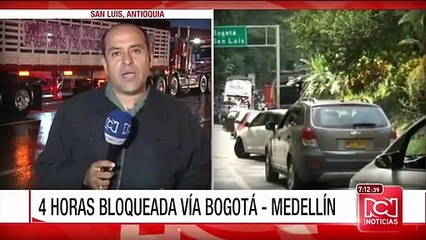 Conductores de carga bloquearon por cuatro horas la vía Bogotá - Medellín