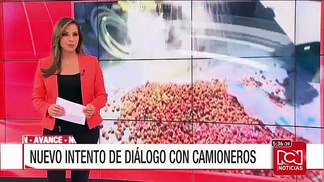 Camioneros estudian nueva propuesta del Gobierno para levantar el paro