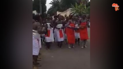 À Yamoussoukro, Bédié accueilli par des femmes Adjanou