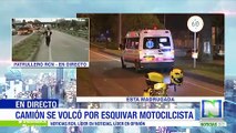 Camión cargado de arena se volcó en la Autopista Norte de Bogotá