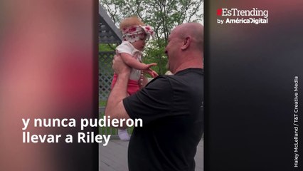 Abuelo se encuentra por primera vez con su nieta de 10 meses