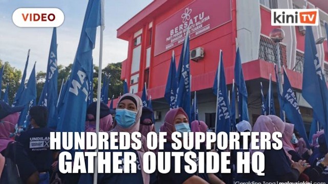 Hundreds greet Sabah Bersatu chief, Bersatu president at Tuaran HQ