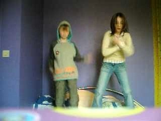 demonstration de tecktonik (7 ans  10ans)