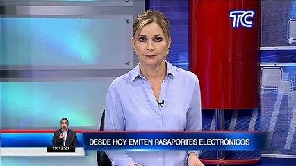 Ecuador inició la emisión de pasaportes electrónicos, el presidente Lenín Moreno fue la primera persona en recibir el documento
