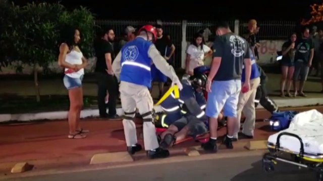 Motociclista e pedestre ficam feridos em grave acidente na Av. Tito Muffato