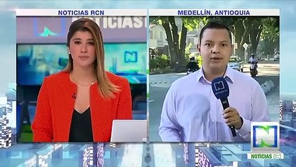 Rescatan a dos obreros atrapados bajo un muro en Medellín