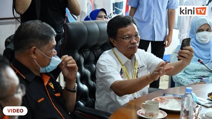 Télécharger la video: 'PKR tak pakai logo Warisan, pakai logo sendiri' - Shafie sembang dengan Tun