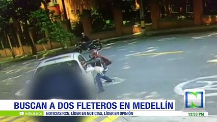 Download Video: Autoridades buscan a dos fleteros que realizaron un robo a plena luz del día en Medellín