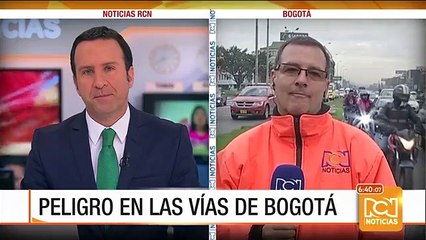 Huecos mortales: motociclista resultó herida tras accidente en Bogotá