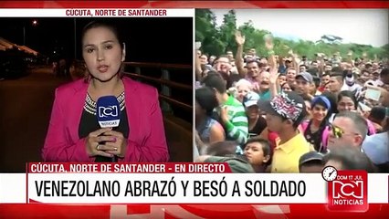 Entre lágrimas, Venezolano abrazó a soldados colombianos cuando logró cruzar la frontera