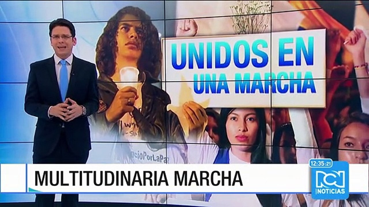 Miles de personas se concentraron en la Plaza de Bolívar de Bogotá para pedir por la paz