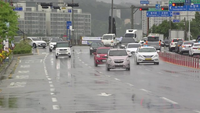 [날씨] 오후까지 대부분 비...일교차 점차 크게 벌어져 / YTN