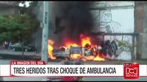 Tres personas lesionadas por volcamiento e incendio de ambulancia en Cali