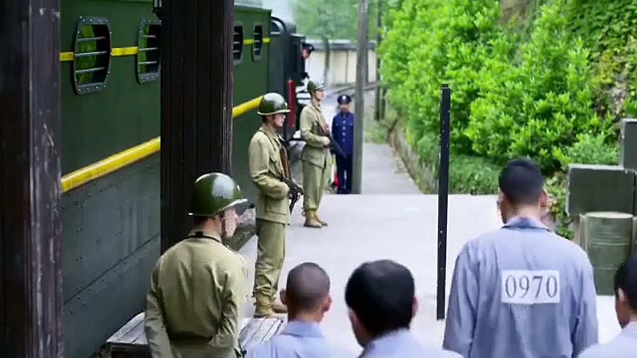 Trendmovies集中營新人惹到了獄霸被一盆飯扣了滿腦更遭到暗殺去鬼門關走了一遭