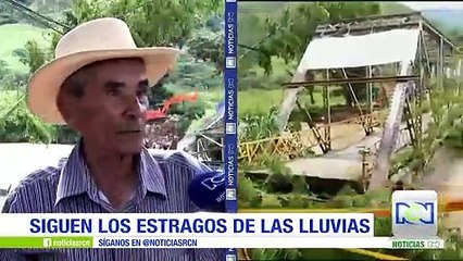 Creciente de un río tumba un puente peatonal en Barbosa, Antioquia