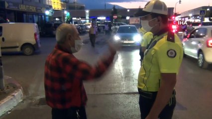 Yaşlı adamla polisin ilginç 'maske' diyaloğu