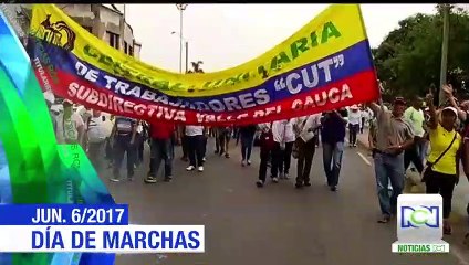 Maestros realizan marchas en todo el país