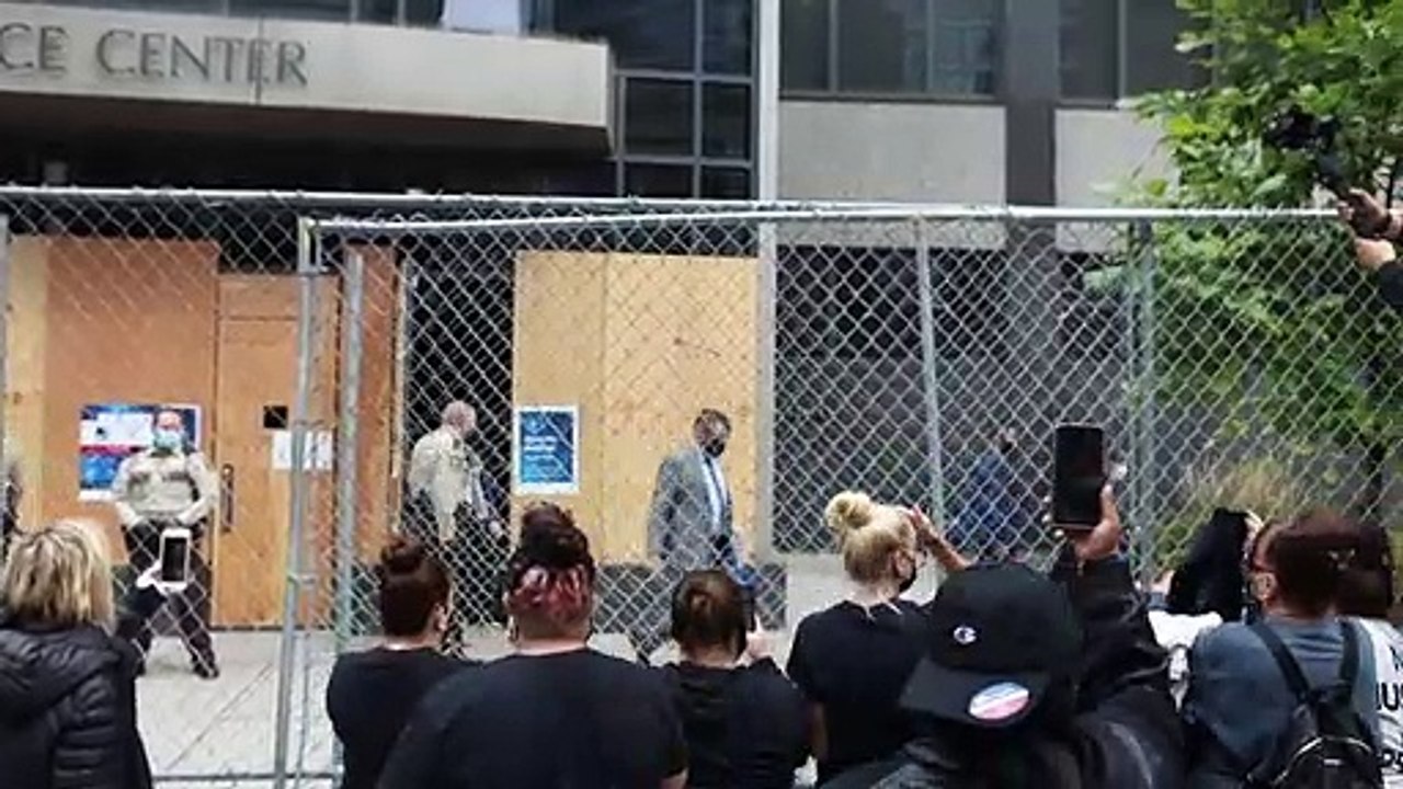 Angeklagter Ex-Polizist gibt George Floyd Schuld an dessen Tod