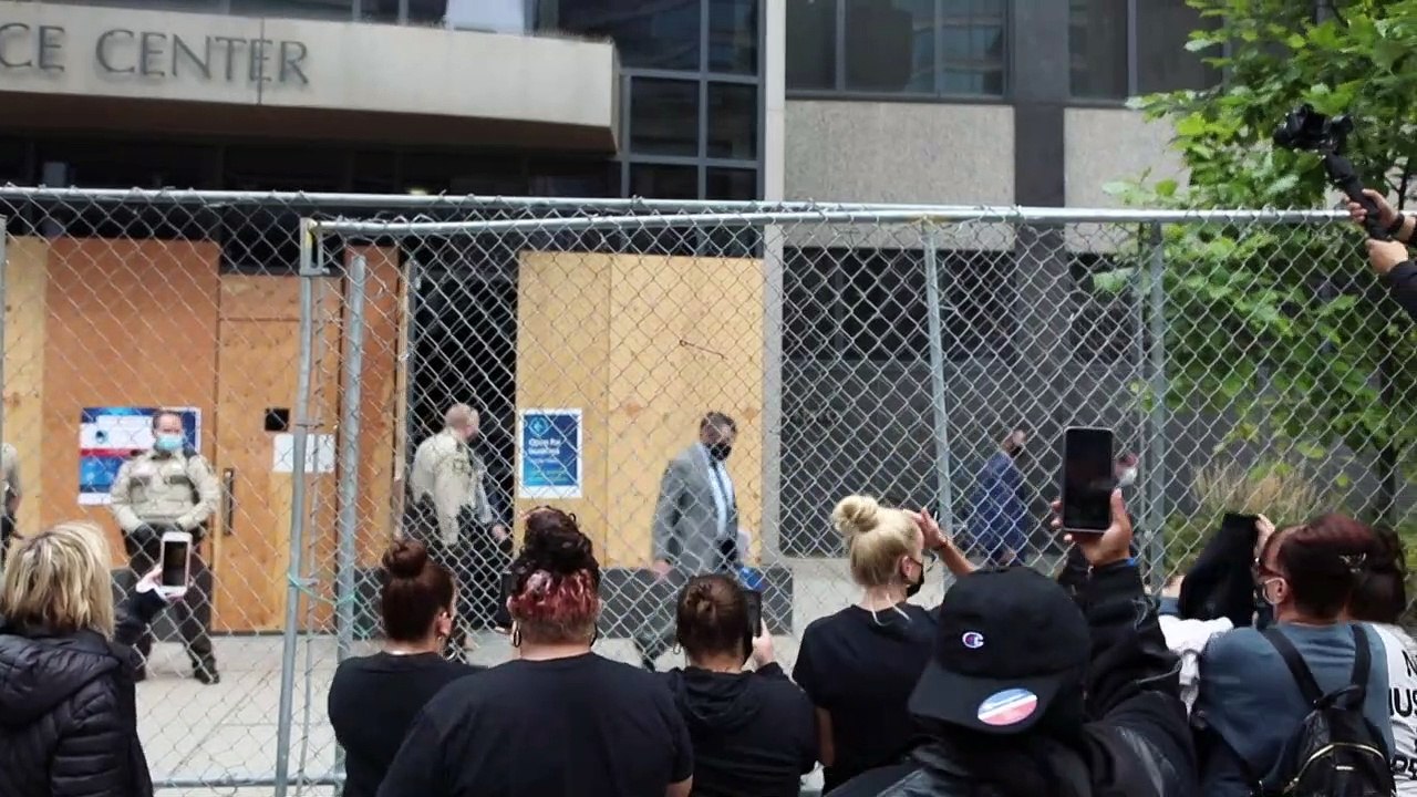 Angeklagter Ex-Polizist gibt George Floyd Schuld an dessen Tod