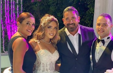 لقطات مؤثرة لبكاء أمير كرارة في زفاف شقيقته