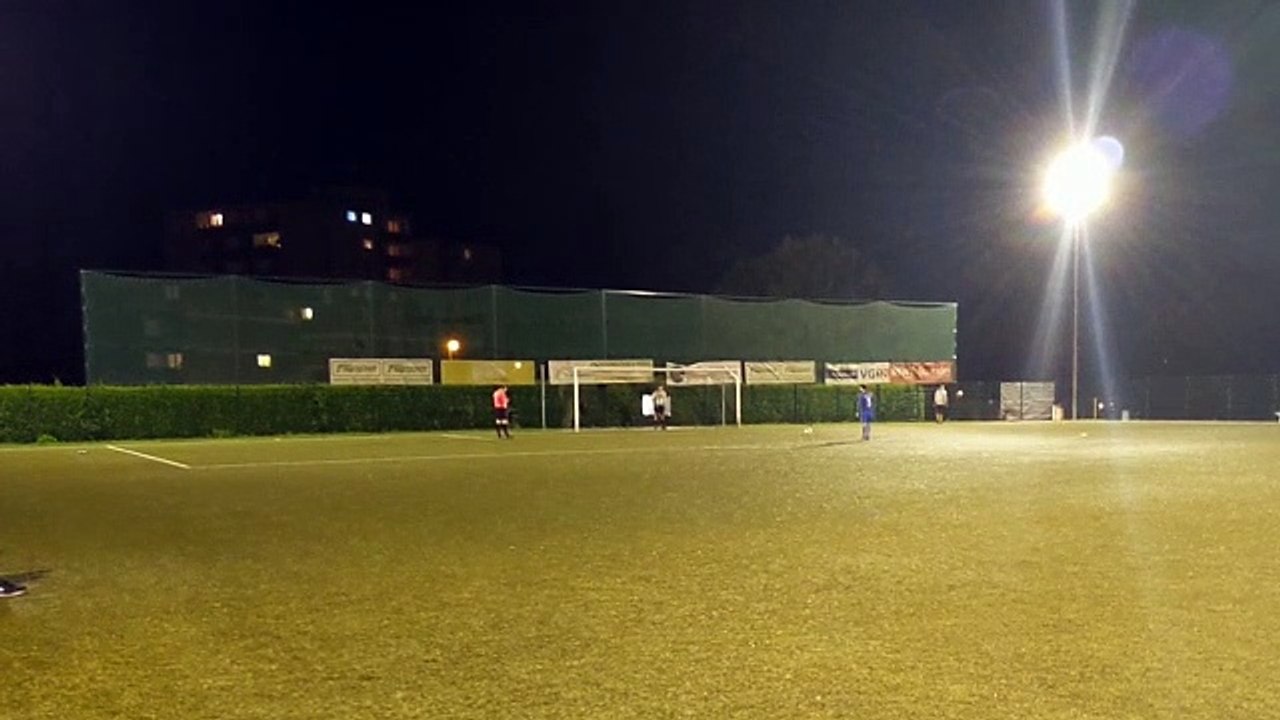 Der entscheidende Elfmeter im Pokal zwischen Bovenden III und Hainberg III