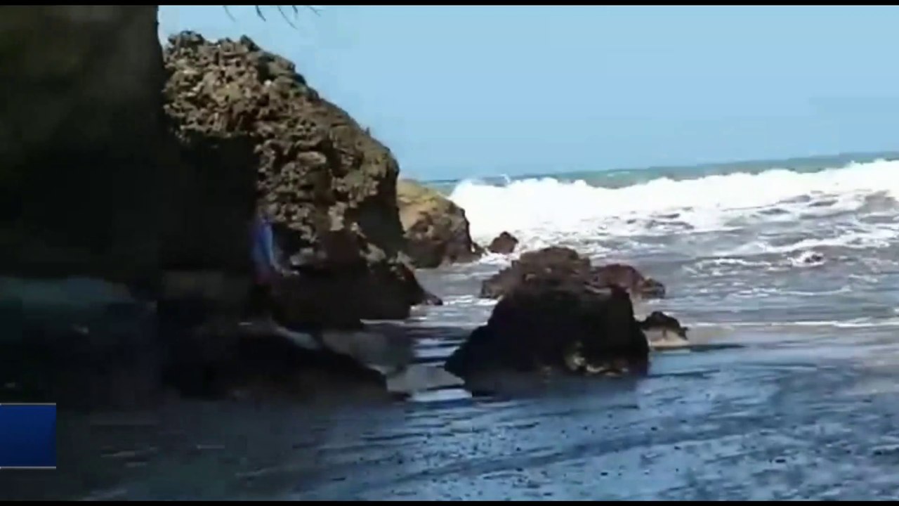 Video Amatir Detik detik Ika Listiyani Hilang Ditelan Ganasnya Ombak Pantai Logending