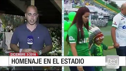 Emotivo homenaje para los jugadores y periodistas fallecidos en la tragedia aérea en Medellín.
