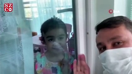 Koronavirüslü baba ile kızı, cam arkasından hasret giderdi