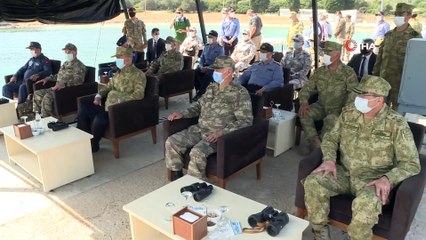 Bakan Akar'dan net mesaj: 'Boylarına bakmadan bize yol göstermeye çalışanlar var'