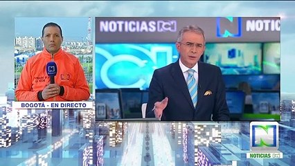 Motociclista cayó de puente vehicular y casi es arrollado por bus de Transmilenio en Bogotá