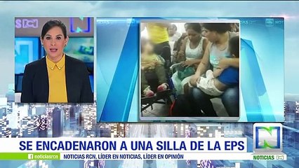Madres se encadenaron a sede de Medimás EPS para exigir atención para sus hijos