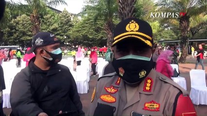 TNI POLRI Solid Bagi 50 Ribu Masker Jelang PSBB Total