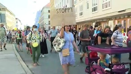 "Querdenken"-Demo in München: "Man hat uns unsere Grundrechte genommen"