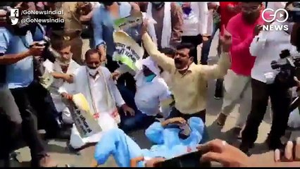 यूपी में कोरोना किट घोटाला कई ज़िलों में फ़ैला, लखनऊ में विरोध करने पर लाठीचार्ज