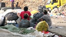 Sampah Medis Bercampur dengan Sampah Rumah Tangga di TPA Daerah Bekasi - BERKAS KOMPAS (Bag2)