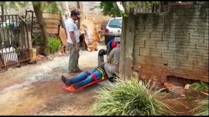 Download Video: Homem cai de escada e é socorrido pelo Siate no Bairro Universitário